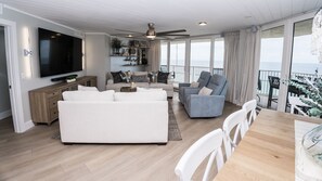 Smart-tv, videospelletjes, boeken en een kantoor