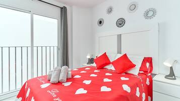 Tabla de planchar con plancha, wifi gratis, ropa de cama