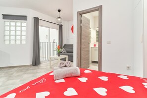 Free WiFi, bed sheets - Studio Apartment "Nerja Boutique Sweet Corner B3" with Shared Pool & Wi-Fi (Nerja)