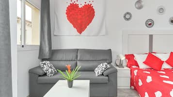 Iron/ironing board, free WiFi, bed sheets