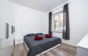 2 slaapkamers, een strijkplank/strijkijzer, gratis wifi, beddengoed