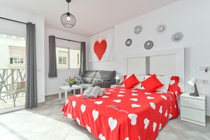Iron/ironing board, free WiFi, bed sheets