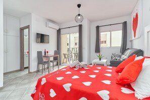Iron/ironing board, free WiFi, bed sheets