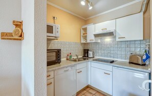 Refrigerador, microondas, parrilla de estufa y lavavajillas 