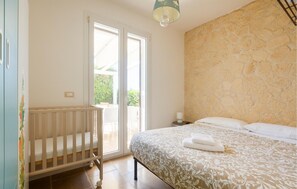 2 Schlafzimmer, Reisekinderbett, Bettwäsche