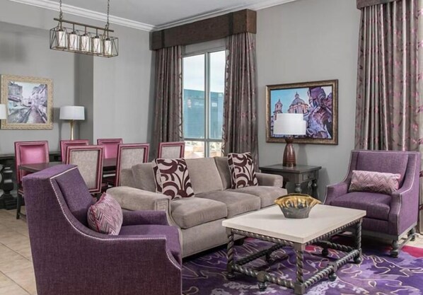 Fernseher, Videospiele, DVD-Player, Tischfußball