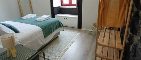 2 Schlafzimmer, Reisekinderbett, kostenloses WLAN, Bettwäsche