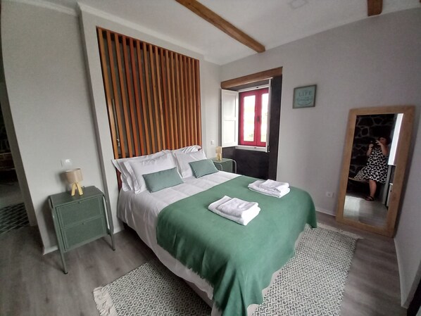 2 Schlafzimmer, Reisekinderbett, kostenloses WLAN, Bettwäsche