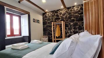 2 bedrooms, travel cot, free WiFi, bed sheets