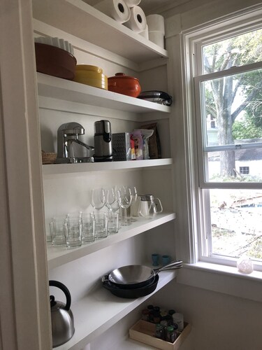 Sweet Cozy Victorian in Housatonic. Close to everything. 