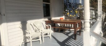 Sweet Cozy Victorian in Housatonic. Close to everything. 