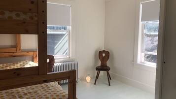 3 slaapkamers, een bureau, een strijkplank/strijkijzer, gratis wifi