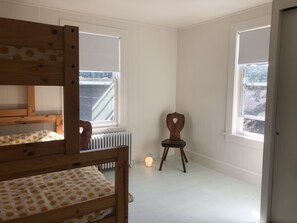 3 bedrooms, desk, iron/ironing board, free WiFi - Sweet Cozy Victorian in Housatonic. Close to everything.  (Housatonic)