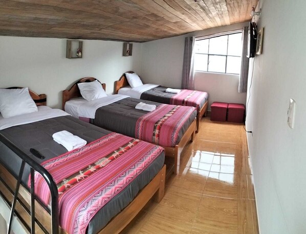 Deluxe Quadruple Room | Premium bedding, down comforters, pillowtop beds, individually decorated - The Hannahs House (Cusco)