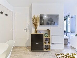 1 chambre, fer et planche à repasser, Wi-Fi, draps fournis