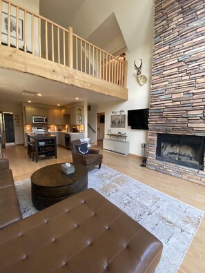 Smart TV, fireplace, stereo