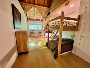 3 bedrooms, desk, iron/ironing board, free WiFi
