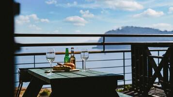 Room (Ocean Rivera couple)