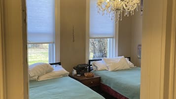 Panorama suite, 2 slaapkamers, niet-roken, gedeelde badkamer | Individueel gedecoreerd, individueel gemeubileerd