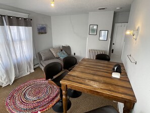 Televisión LED de 32 pulgadas con canales digitales y bocina smart 