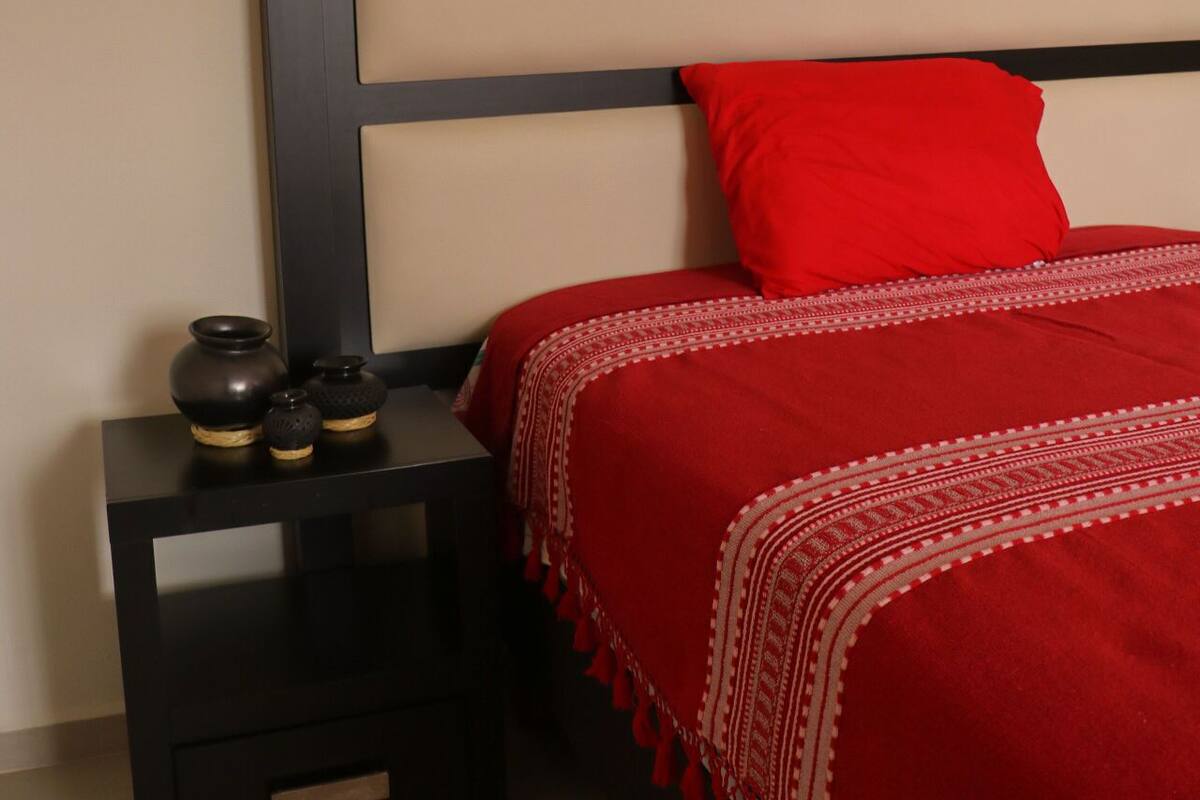 Premium Single Room | Free WiFi, bed sheets