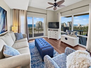TV, DVD player - Luau 7004, 1BR/1BA with full kitchen condo w/ stunning Gulf, Pool & Bay views. 10th floor! (Miramar Beach)