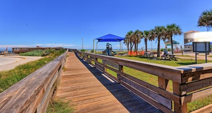 Updated Oceanfront, Oceanviews! 5 Hot Tubs 2 Resort Pools! Trolley🌴 St Augustine Beach
