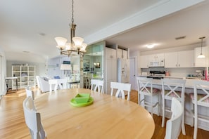 Dining - Quaint Beach House with AC, Pool, Hot tub area, Fire Pit, and Ocean Views (Mashpee)