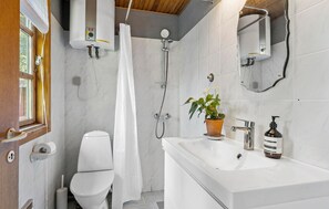 A bathroom with a toilet, shower, and sink. - Beach front home in Sjællands Odde (Sjællands Odde)