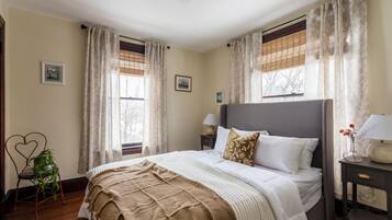 3 habitaciones, escritorio, tabla de planchar con plancha y wifi