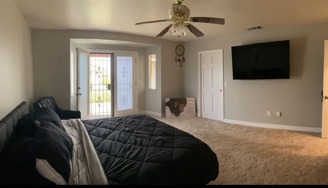Beautiful, spacious, and cozy 3bed -2bath home in the serene high desert.
