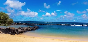 Una spiaggia nelle vicinanze