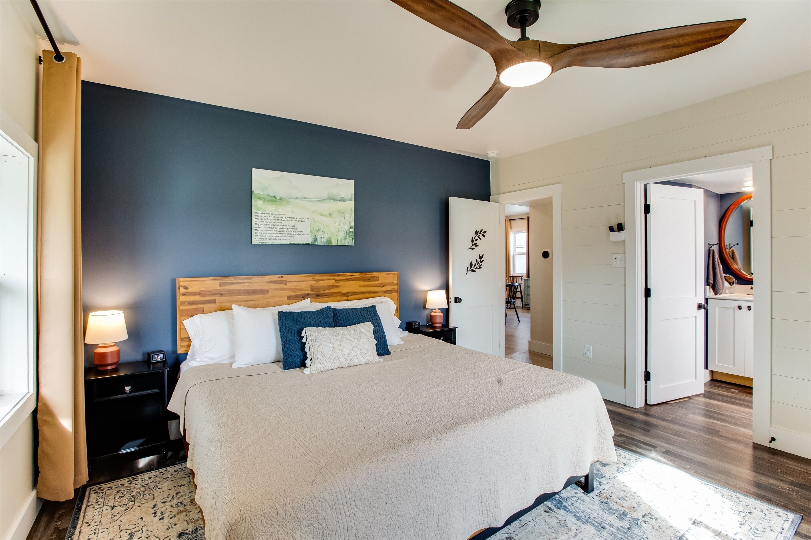 4 slaapkamers, een bureau, een strijkplank/strijkijzer, gratis wifi