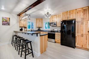 Fridge, microwave, oven, stovetop - BLESSINGS FARMHOUSE | family retreat - relax + reconnect with what matters most. (Nashville)