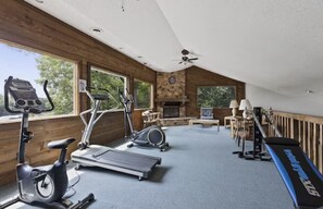 Fitness facility - Cozy, clean lake front condo (Lake Ozark)