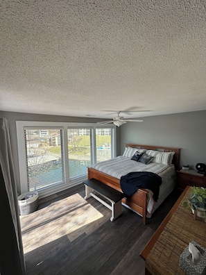 2 bedrooms, travel crib, free WiFi, bed sheets