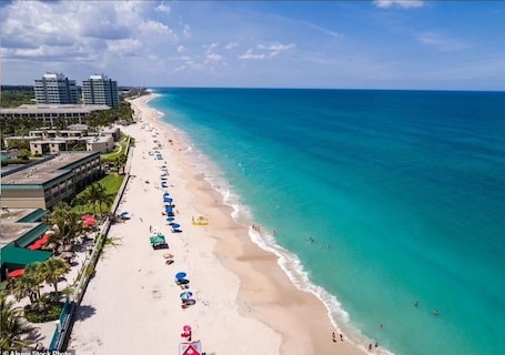 Beach. Cozy room with separate entrance and private bathroom.