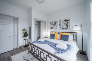 2 bedrooms, desk, iron/ironing board, travel cot - 2 King Bed 2 Bath Easy ride to NYC and Shopping (Hackensack)