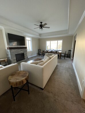 Smart TV, fireplace, printers - Private Family Friendly Ski&Lake Getaway on 2 acres. Short walk to Lake Sunapee (Newbury)