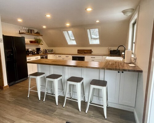 Private Family Friendly Ski&Lake Getaway on 2 acres. Short walk to Lake Sunapee