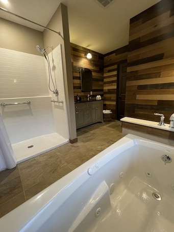 Shower, hair dryer, bidet, towels. Private Family Friendly Ski&Lake Getaway on 2 acres. Short walk to Lake Sunapee