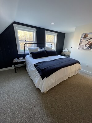 4 bedrooms, desk, iron/ironing board, WiFi