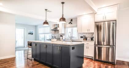 Modern Farmhouse w/ Saltwater Pool, Game Room, Spa Baths - 5 Min to Woodstock