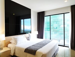 Deluxe Apartment | 2 bedrooms, hypo-allergenic bedding, in-room safe, desk - GentingTopMistySunView2R2B7Pax IonDelmn (Genting Highlands)
