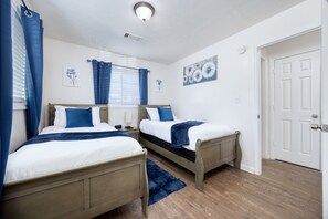 2 bedrooms, in-room safe, iron/ironing board, free WiFi