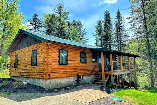 Welcome to this cozy, beautifully updated cabin in Bethlehem, New Hampshire!