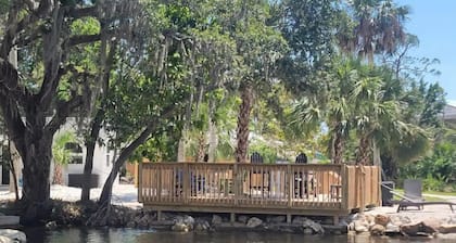 Updated 2024 King Bed Kit W/D Dock On Imperial River 1.3 Mi to Beach Sleeps 4