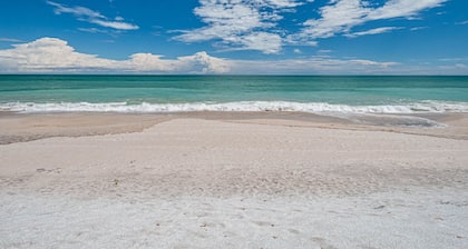 Ocean front condo, walk to quaint Vero Beach restaurants and shops.