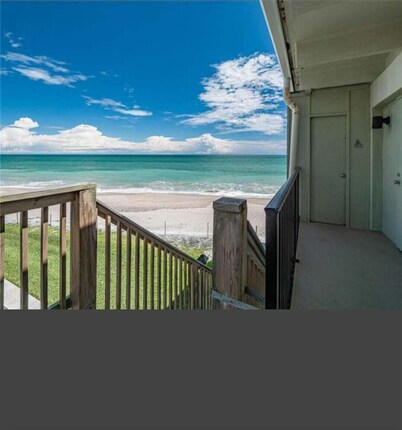 Ocean front condo, walk to quaint Vero Beach restaurants and shops.