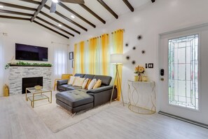 TV, fireplace